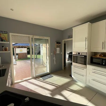 Villa Villa Naujac-Sur-Mer, 4 Pieces, 8 Personnes - Fr-1-648-67 *
